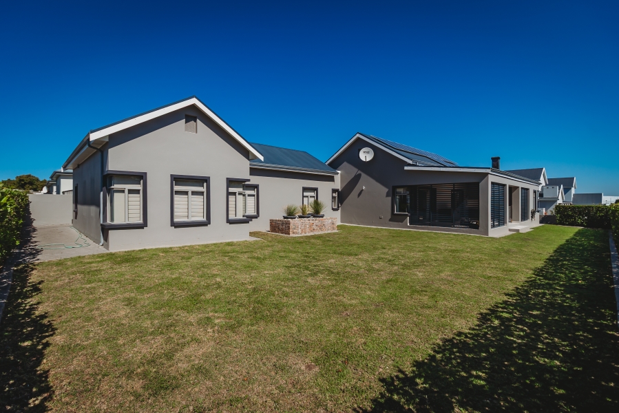 4 Bedroom Property for Sale in Kraaibosch Manor Western Cape